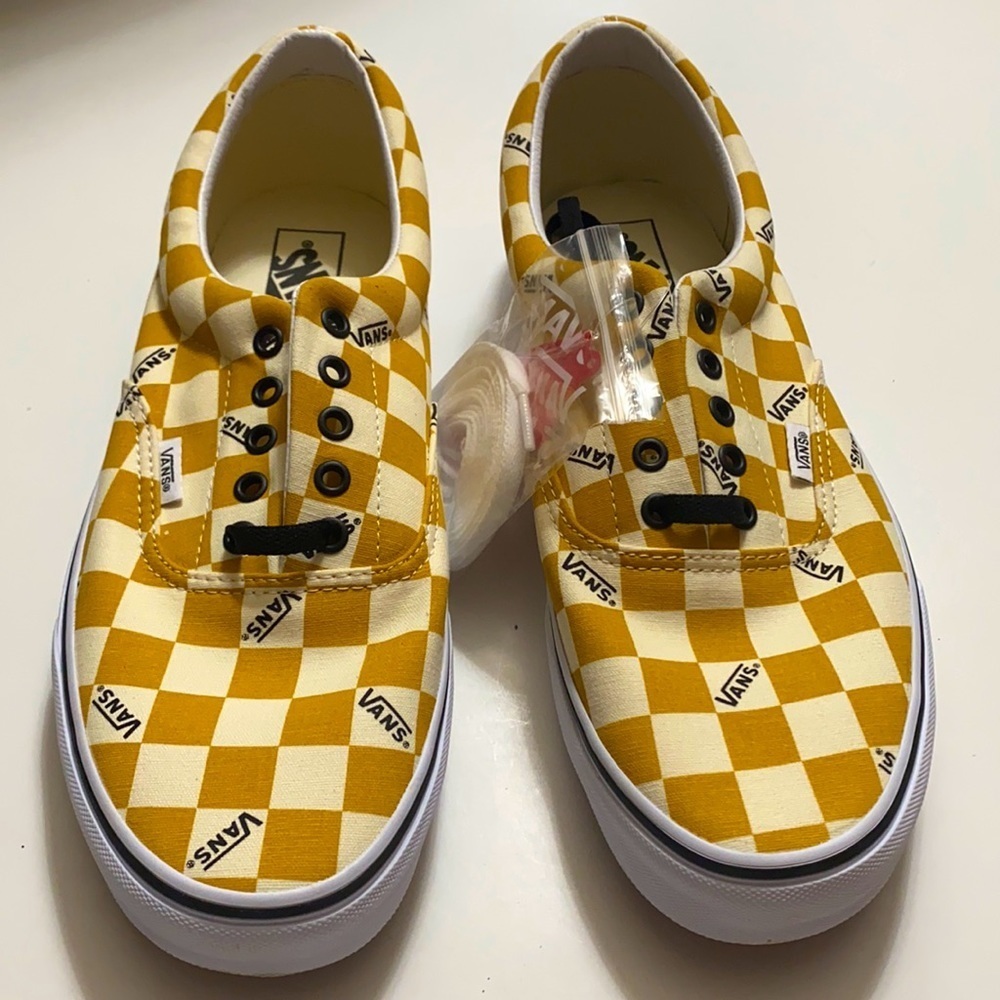NWOB Vans era yellow & white sneakers size: 12